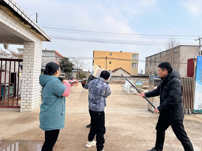 开展防暴演练，共创平安校园 ——马陵山镇广玉小学举行反恐防暴应急演练