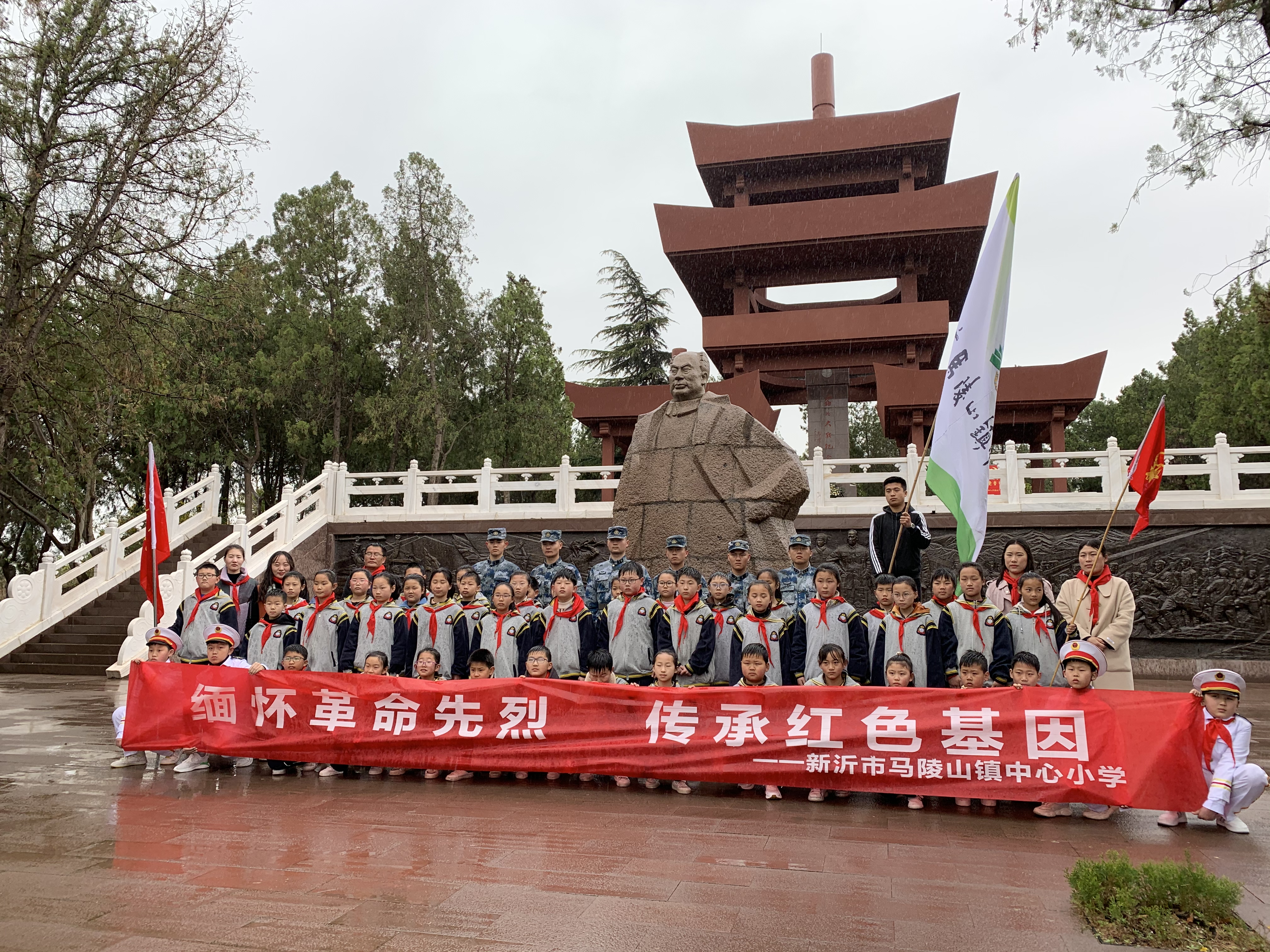 缅怀革命先烈   传承红色基因 ——马陵山镇中心小学清明祭扫活动