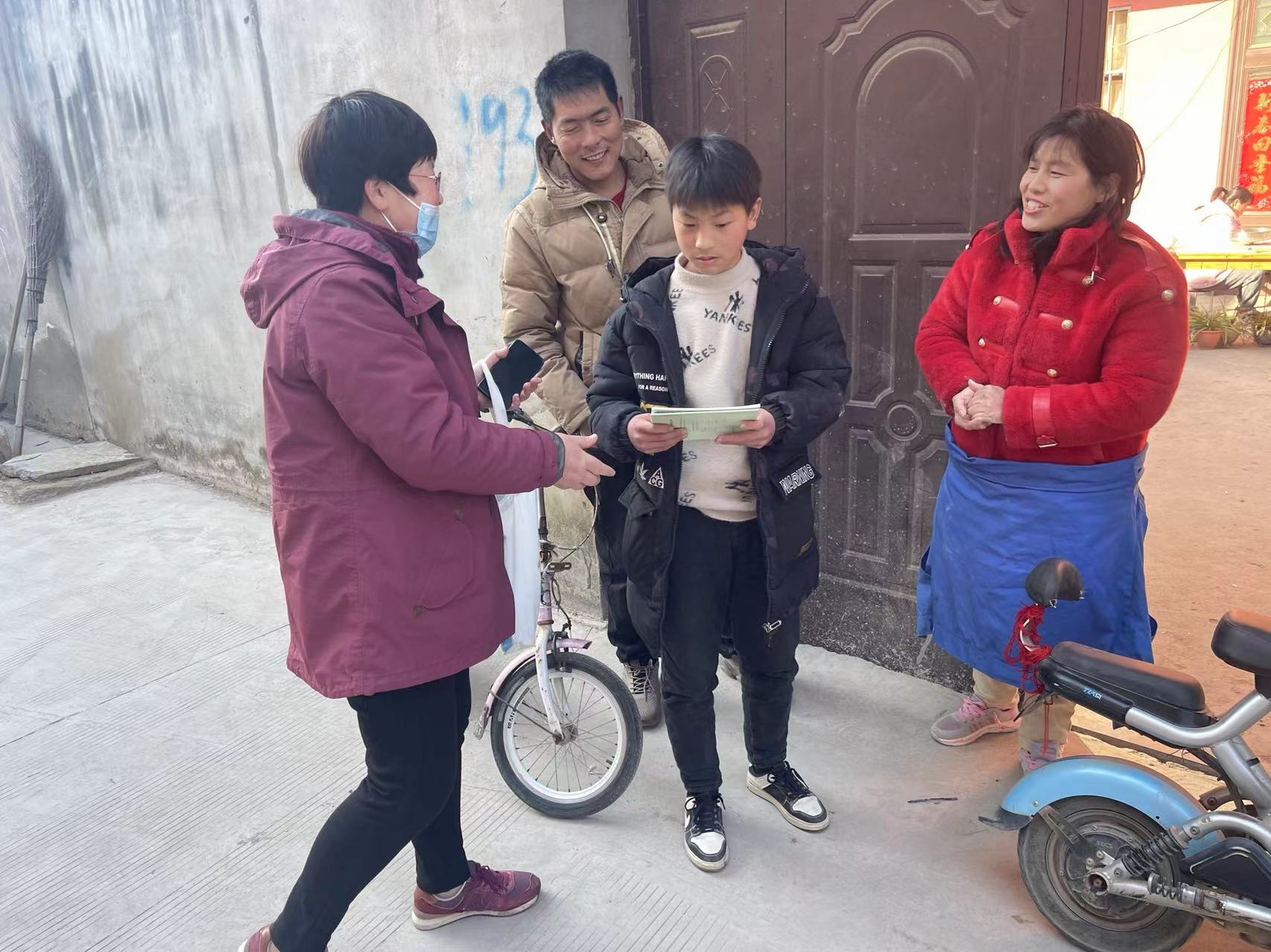 丹心化作春雨洒，换来桃李满园香              新沂市马陵山镇钟吾小学        张凤珍