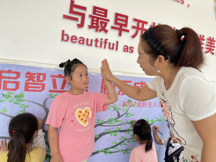 扬帆起航，快乐成长——马陵山镇黄甲小学举行一年级新生入学仪式