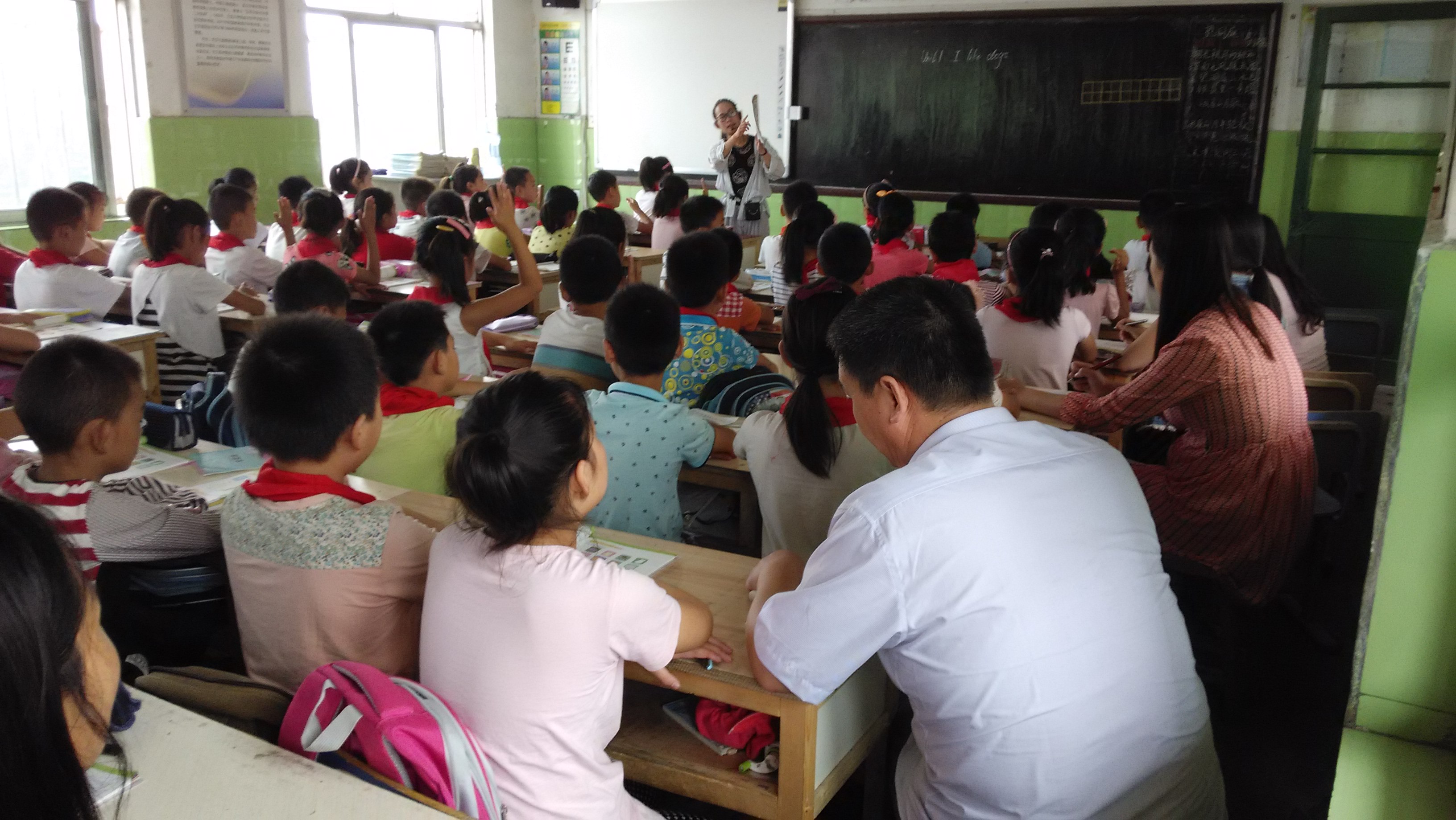 墨河中心小学实施推门听课制度